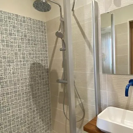 Maison Entre Port Et *