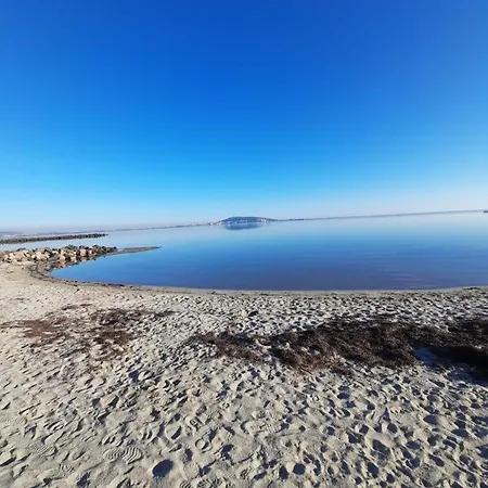 Semesterbostad Maison Entre Port Et