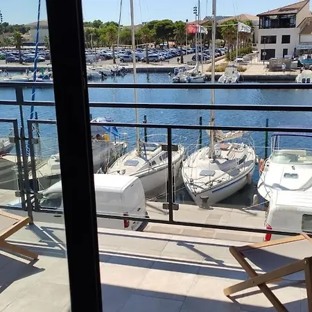 Maison Entre Port Et
