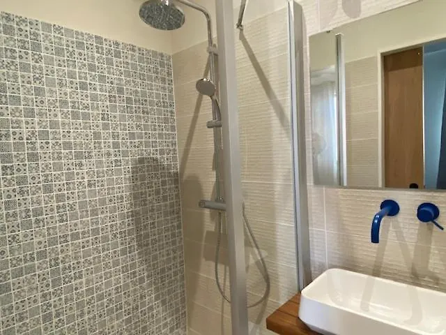 Maison Entre Port Et *